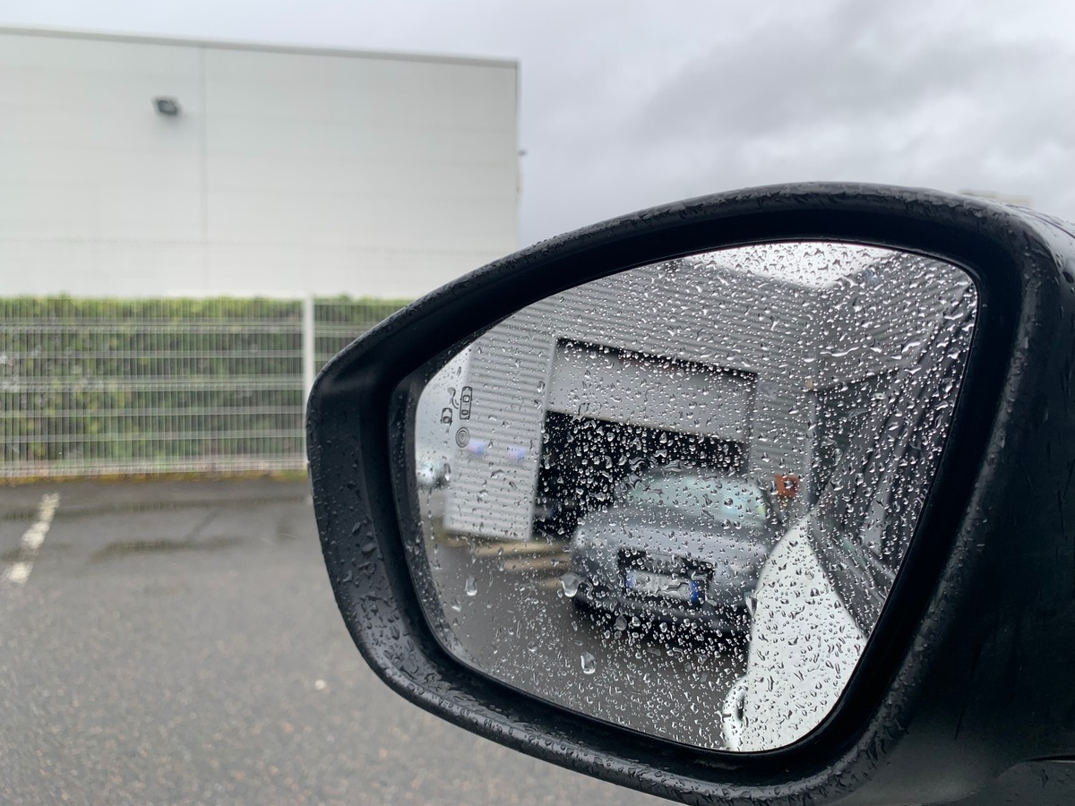 Peugeot 208 130 | GT | Toit panoramique | Caméra recul | Avertisseur angles morts | Apple car play