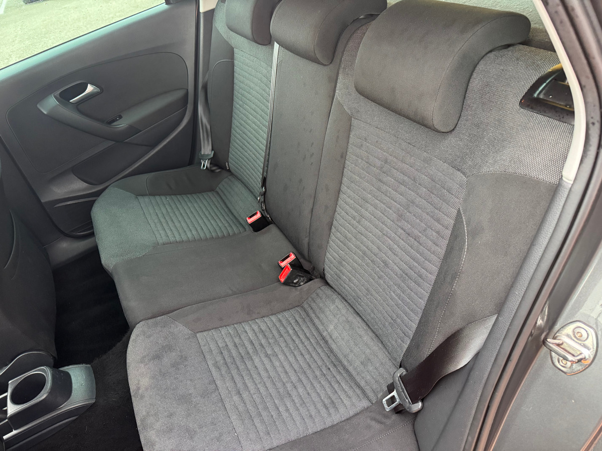 Volkswagen Polo V 5 portes 1.4 i 86 CH VOLANT A DROITE