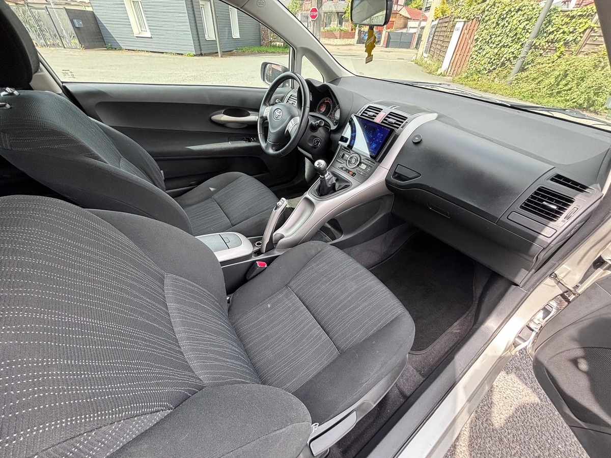 Toyota Auris 1.6i LUNA - Révisée - Garantie