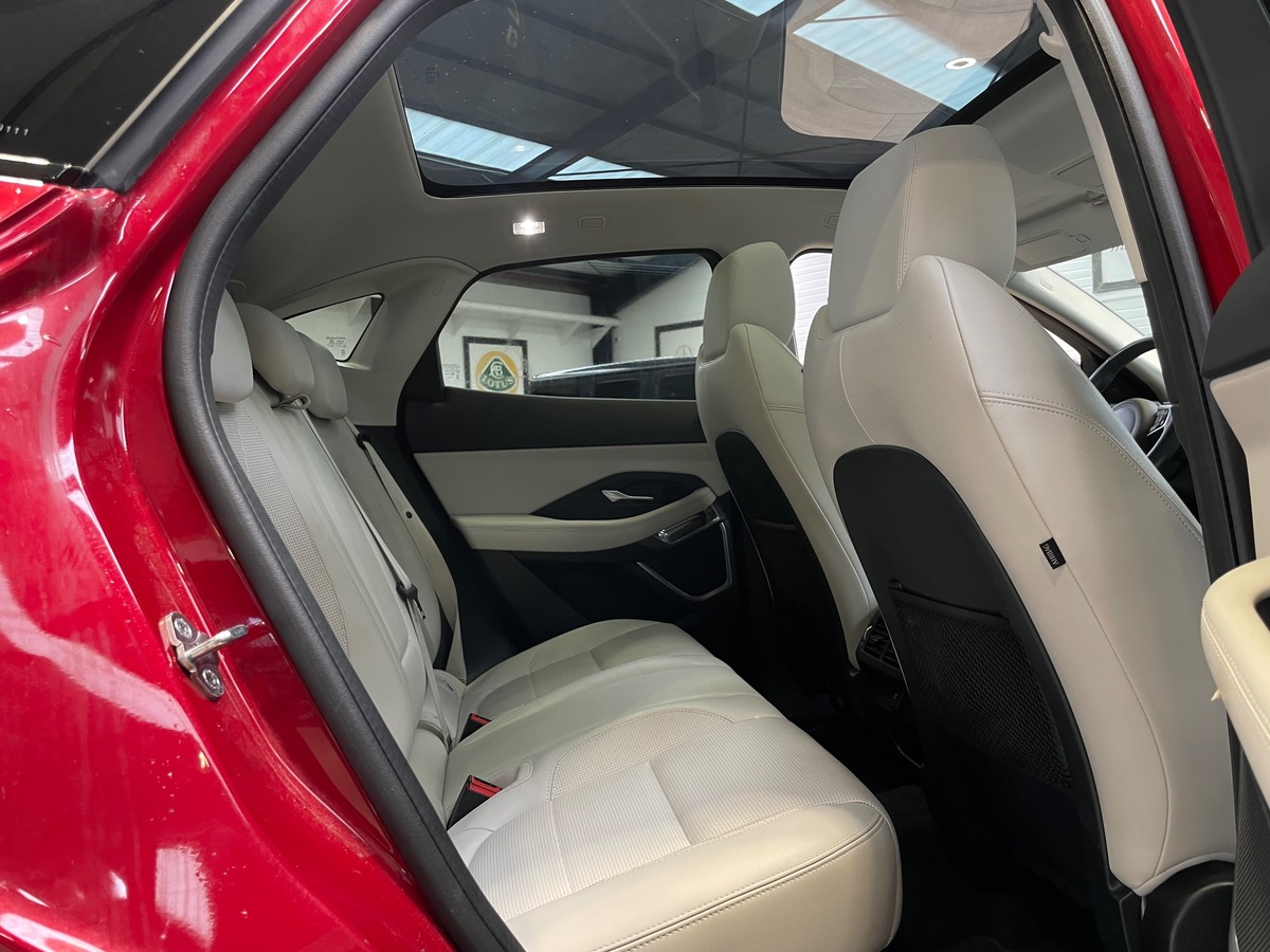 Jaguar E-Pace 2.0L P-250 AWD R-DYNAMIC HSE - TOIT PANO/VOLANT CHAUFFANT