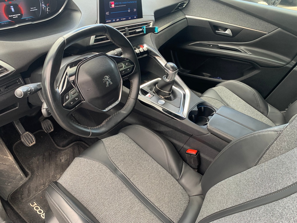 Peugeot 3008 130 ch | Allure | Toit ouvrant panoramique | Caméra recul | Attelage | Apple car play