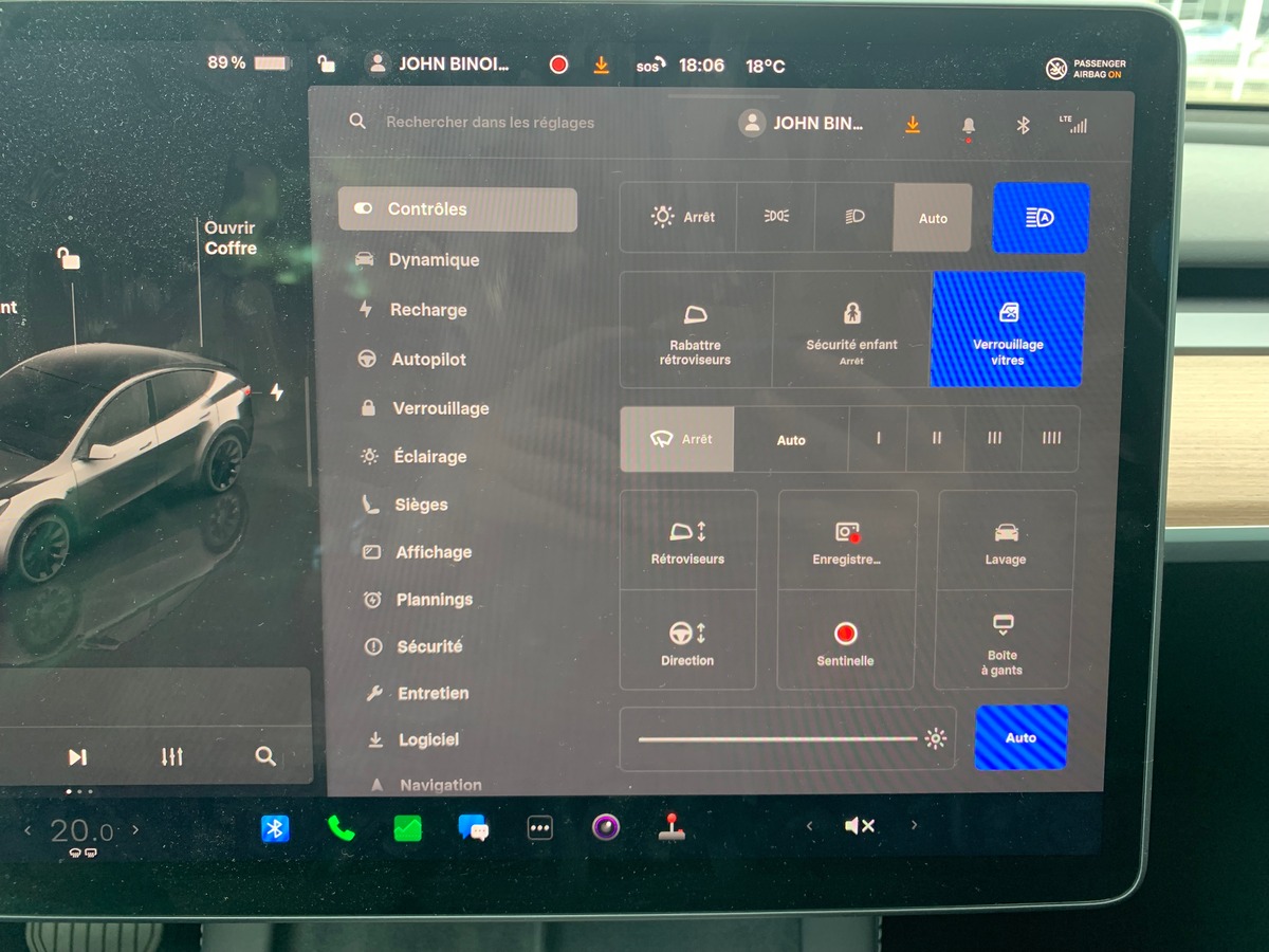 Tesla Model Y 275 chevaux | Premiére MAIN | Standard | Toit panoramique | Cuir | Siéges électriques