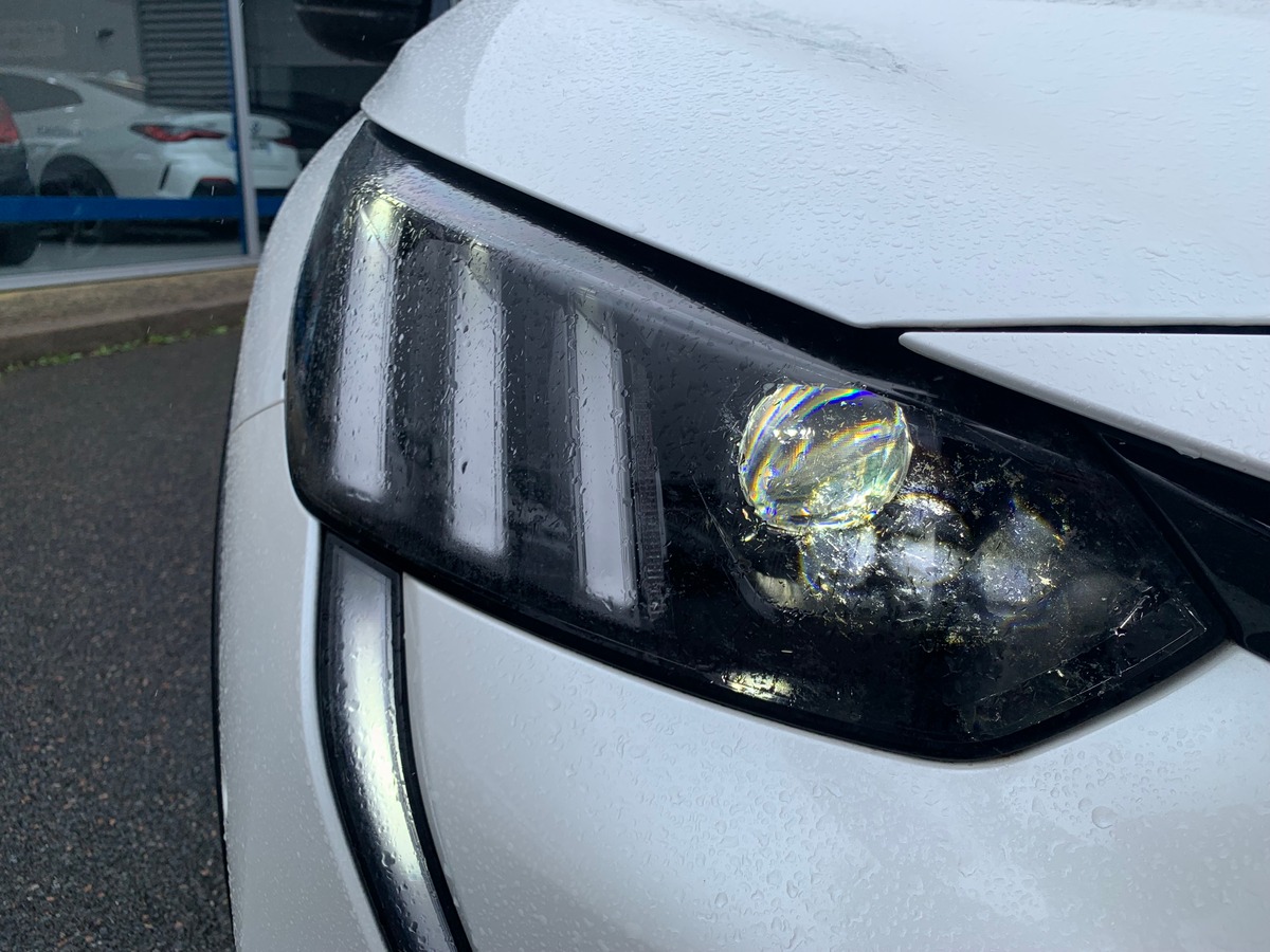 Peugeot 208 130 | GT | Toit panoramique | Caméra recul | Avertisseur angles morts | Apple car play