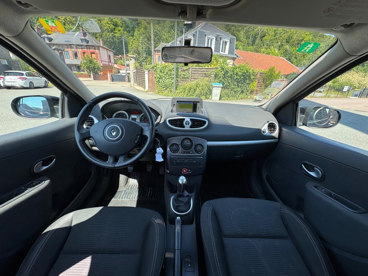 RENAULT Clio III estate 1.5 dci authentique - garantie