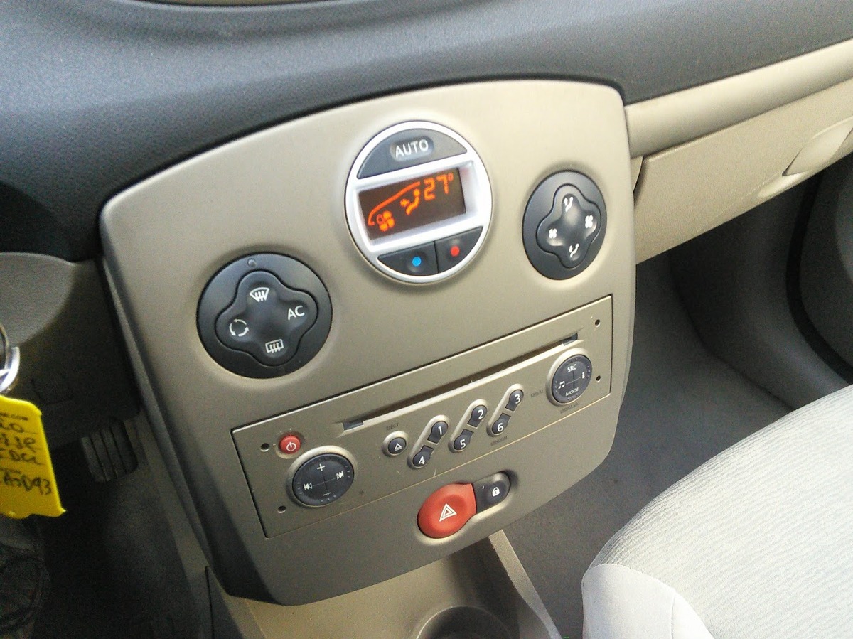 RENAULT Clio III 5 Portes 1.5 dCi 86 cv Privilege CLIM - distribution faite