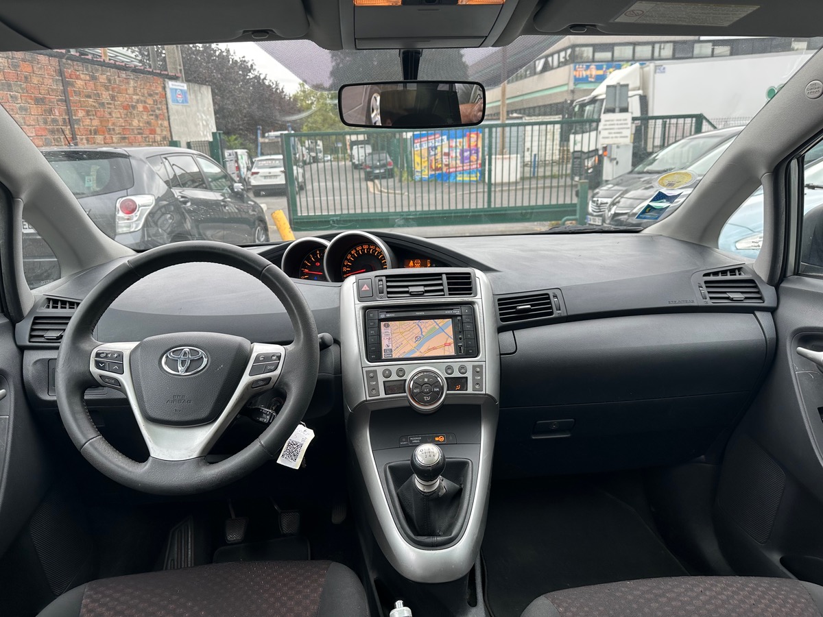 Toyota Verso 2.0 D-4D 126 CV éditiont 4X foi sans frai CB