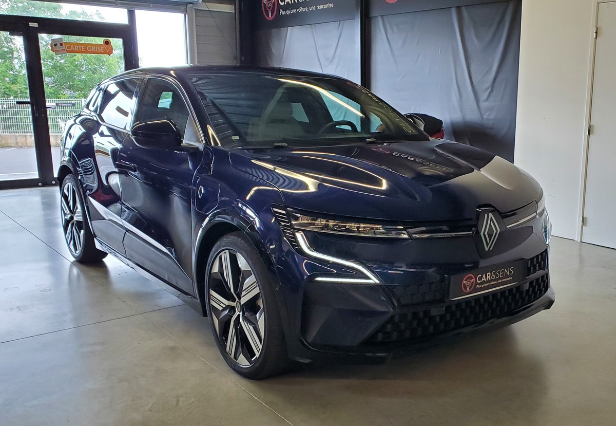 RENAULT MEGANE-E V E-TECH Ev60 220 Ch  ICONIC / SELLERIE BLANCHE / HARMAN KARDON / CARPLAY