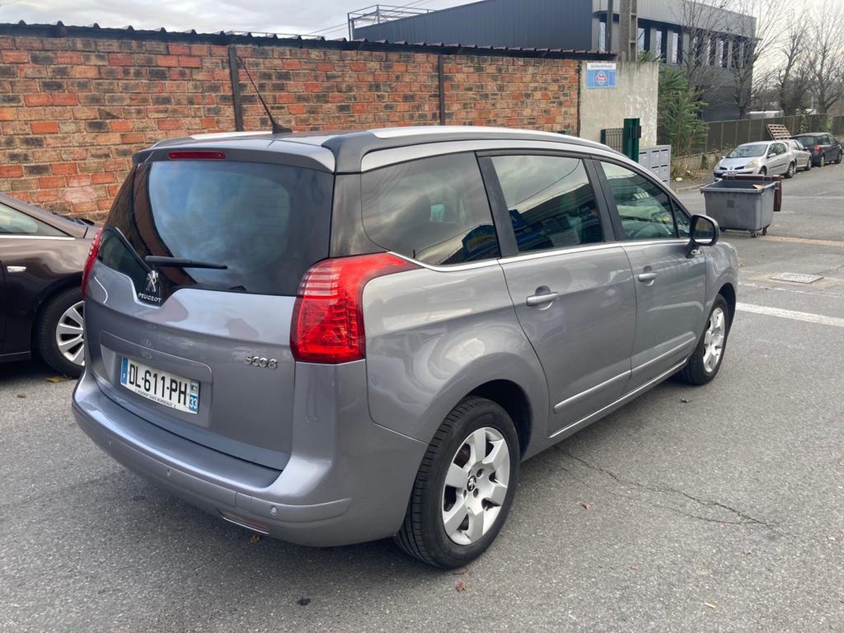 Peugeot 5008 1.6 HDI 115 CV 1er main style 7 place 4X sans frais 