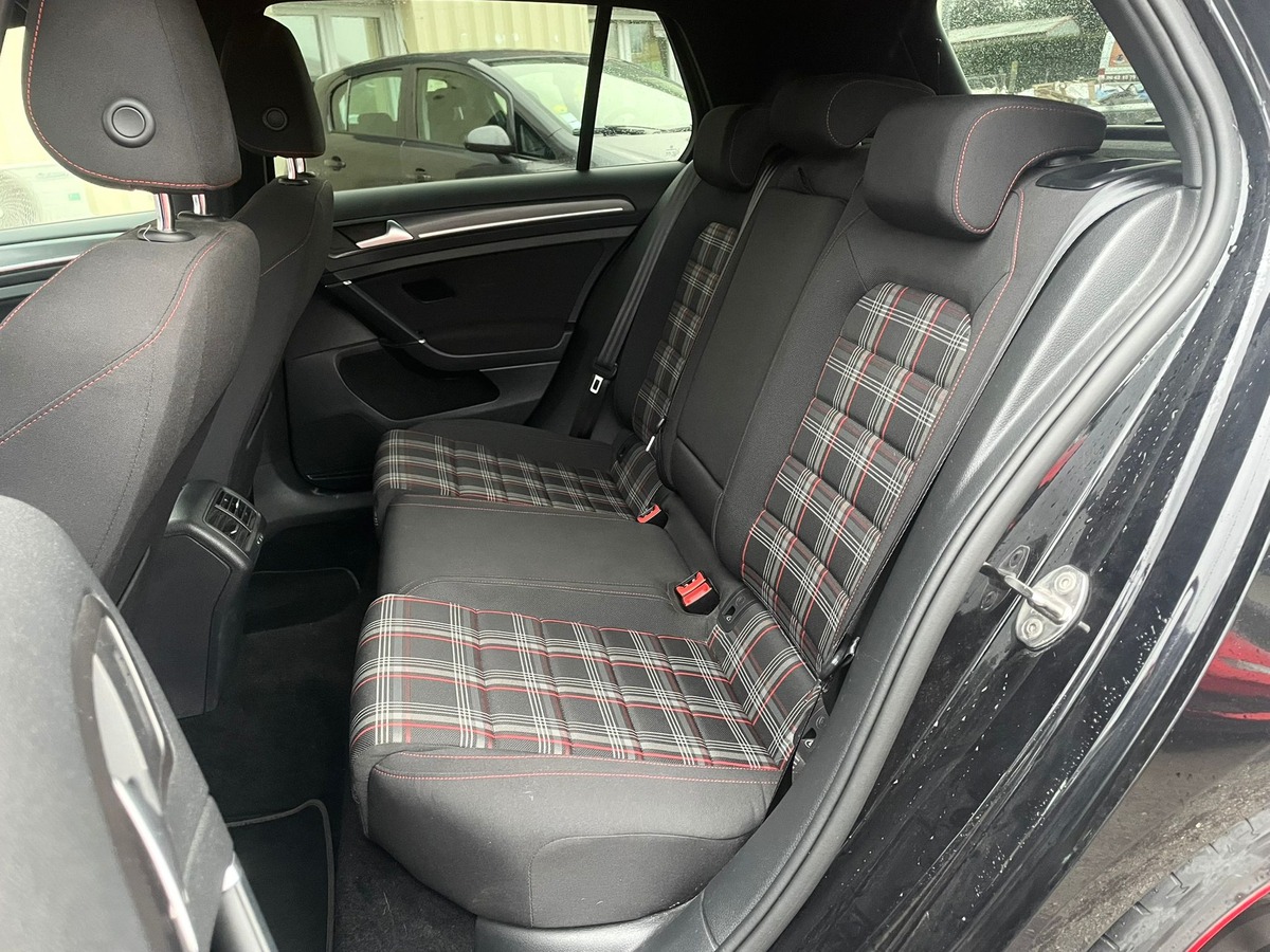 Volkswagen Golf 7.5 GTI PERFORMANCE 2.0 TSI 245  DSG7 5P