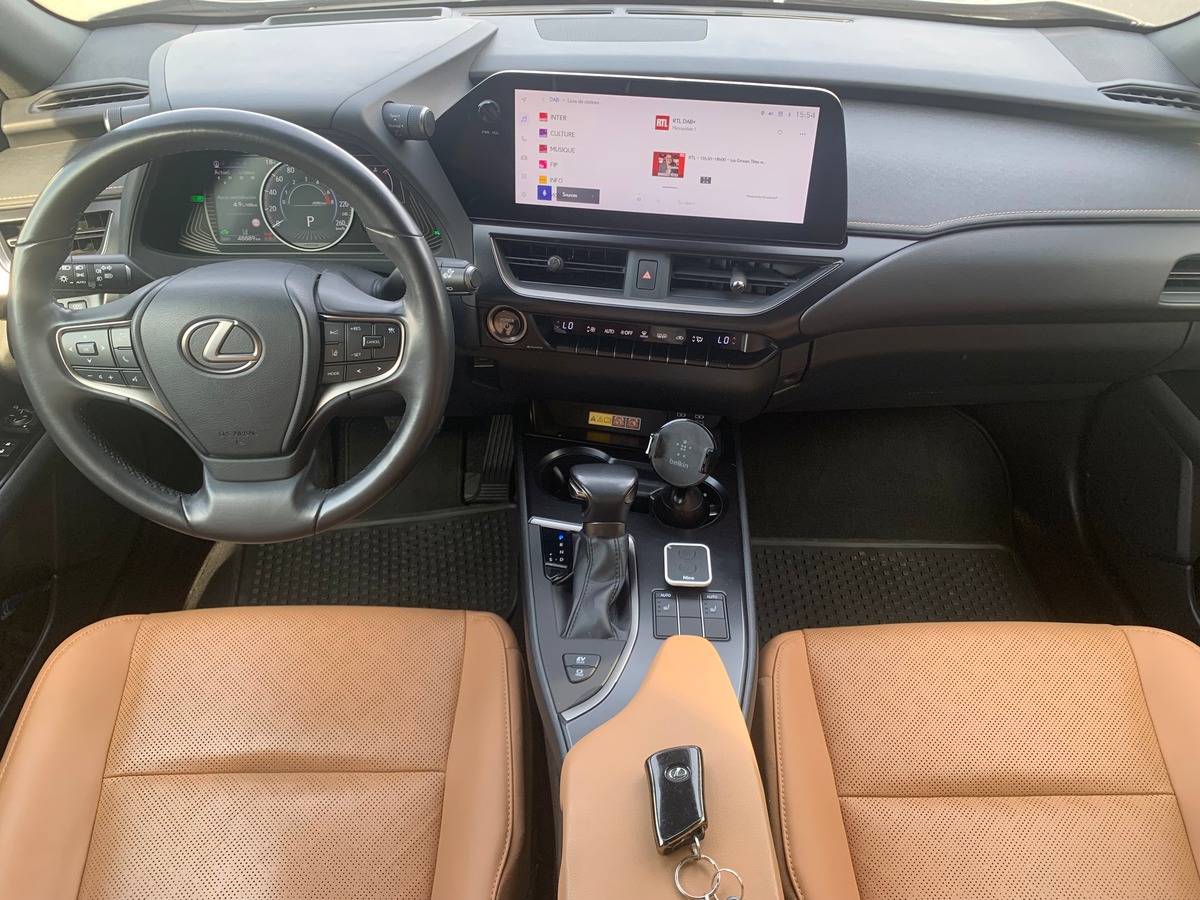 Lexus UX 250 | 185 ch | Luxe Techno | Contrôle angles morts | Caméra recul | Hayon électrique