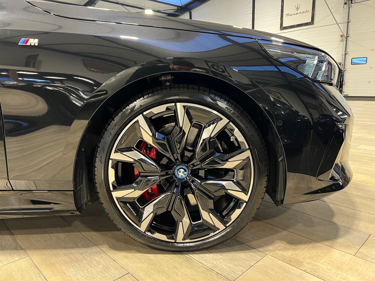Bmw i5 M60 XDRIVE40 601 BERLINE - 990KM NEUVE / TVA RECUPERABLE g