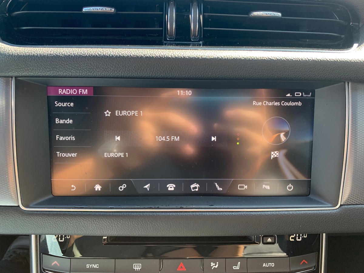 Jaguar XF Sportbrake 240 ch | R Sport | AWD | Toit panoramique | Caméra de recul | Apple car play