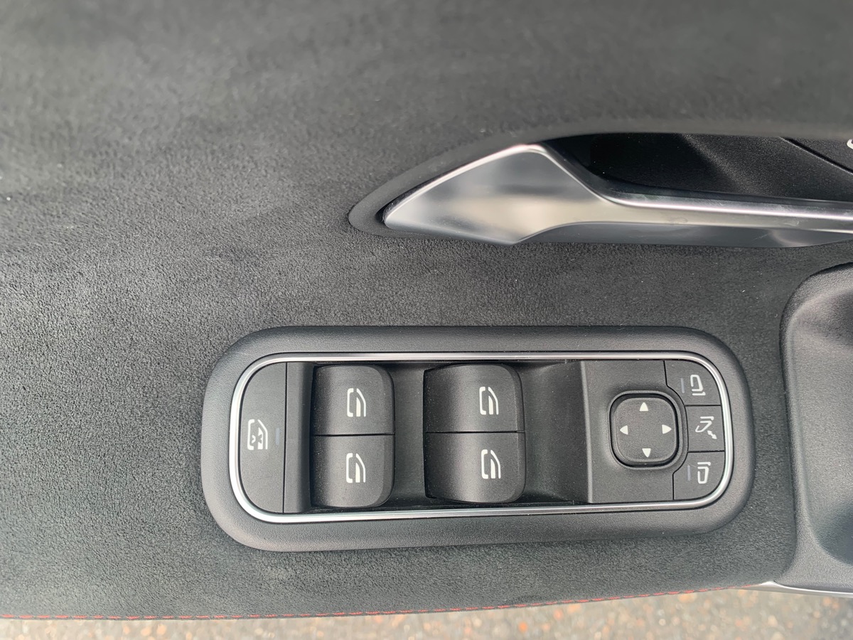 Mercedes-Benz Classe A 225 ch | AMG LINE | Toit ouvrant panoramique | Eclairage d'Ambiance | 4 MATIC