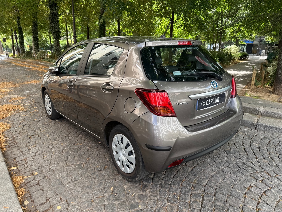 Toyota Yaris III Dynamic Business E-CVT 100h