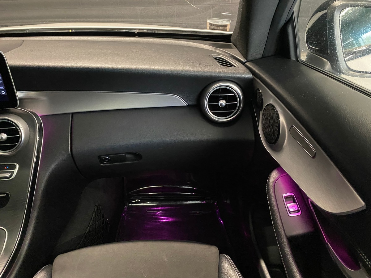 Mercedes Benz Classe C 220 cdi AMG Line / Toit Panoramique Ouvrant / Cock Pit / Led d Ambiance