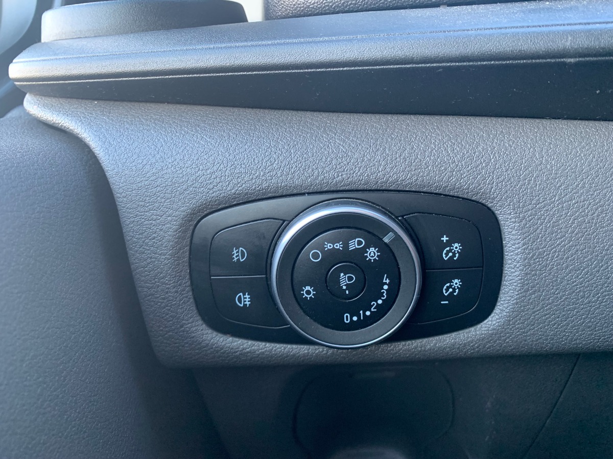 Ford TRANSIT CUSTOM 170 ch | 5 Places | TVA Récupérable