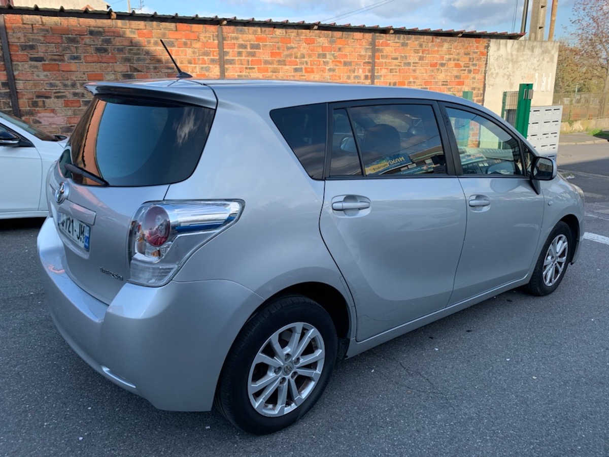 Toyota Verso 2.0 D-4D 128 CH 1rs mains en 4XCBL