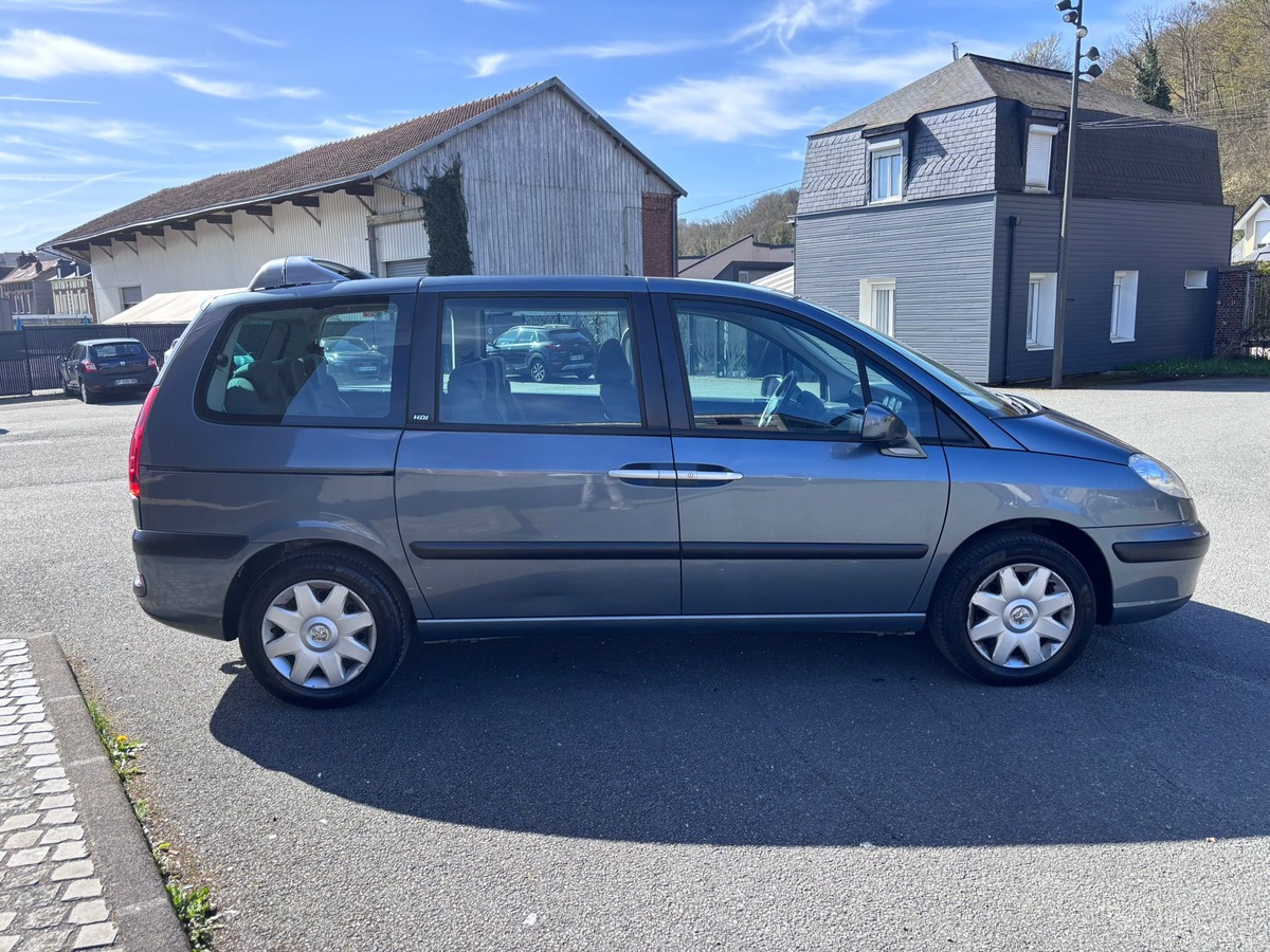 Peugeot 807 8 places 2.0 HDi 120 Confort - Distribution neuve - Attelage - Garantie