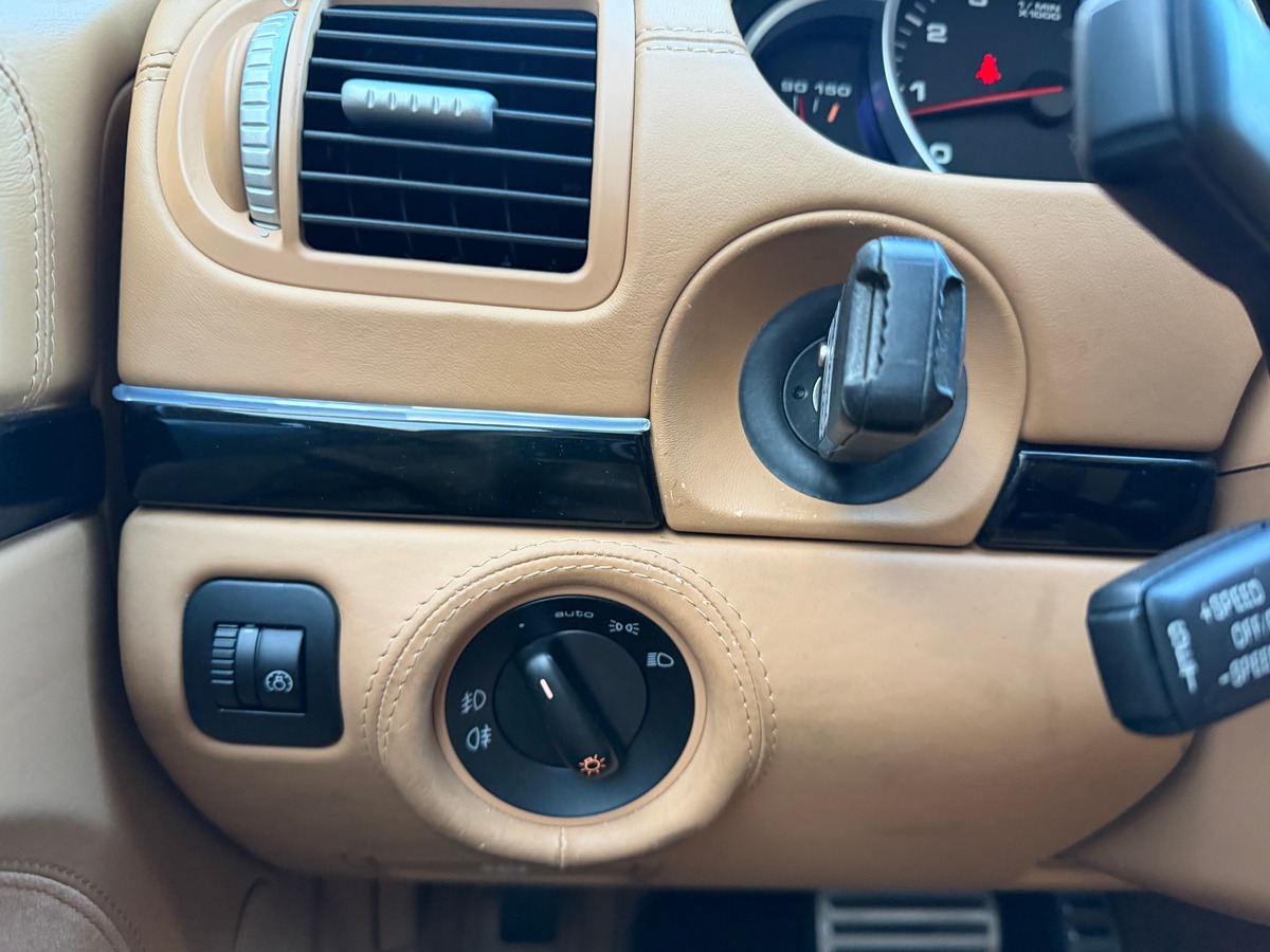 Porsche Cayenne GTS 4.8 V8 TIPTRONIC / TOIT OUVRANT / SIEGES AV CHAUFFANT / HAYON ELECTRIQUE