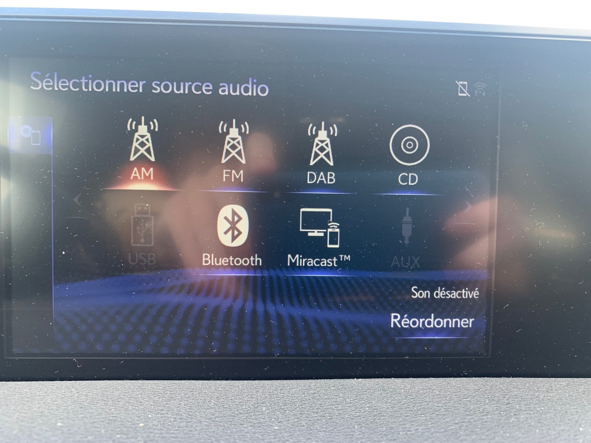 Lexus UX 250 | 184 ch | Pack Confort | Apple car Play | Caméra recul | Régulateur vitesse adaptatif