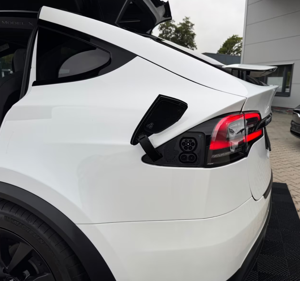 Tesla Model X Dual Motor Palladium/7 places/Pilote Automatique Amélioré/Attelage/TVA