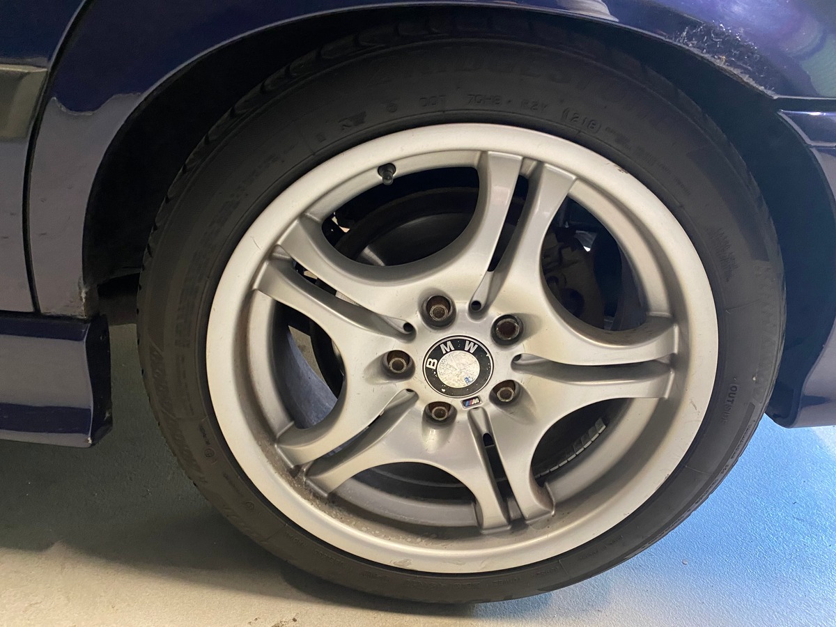 Bmw Série 3 E36 328i Berline Pack M individuel 193cv Toit Ouvrant