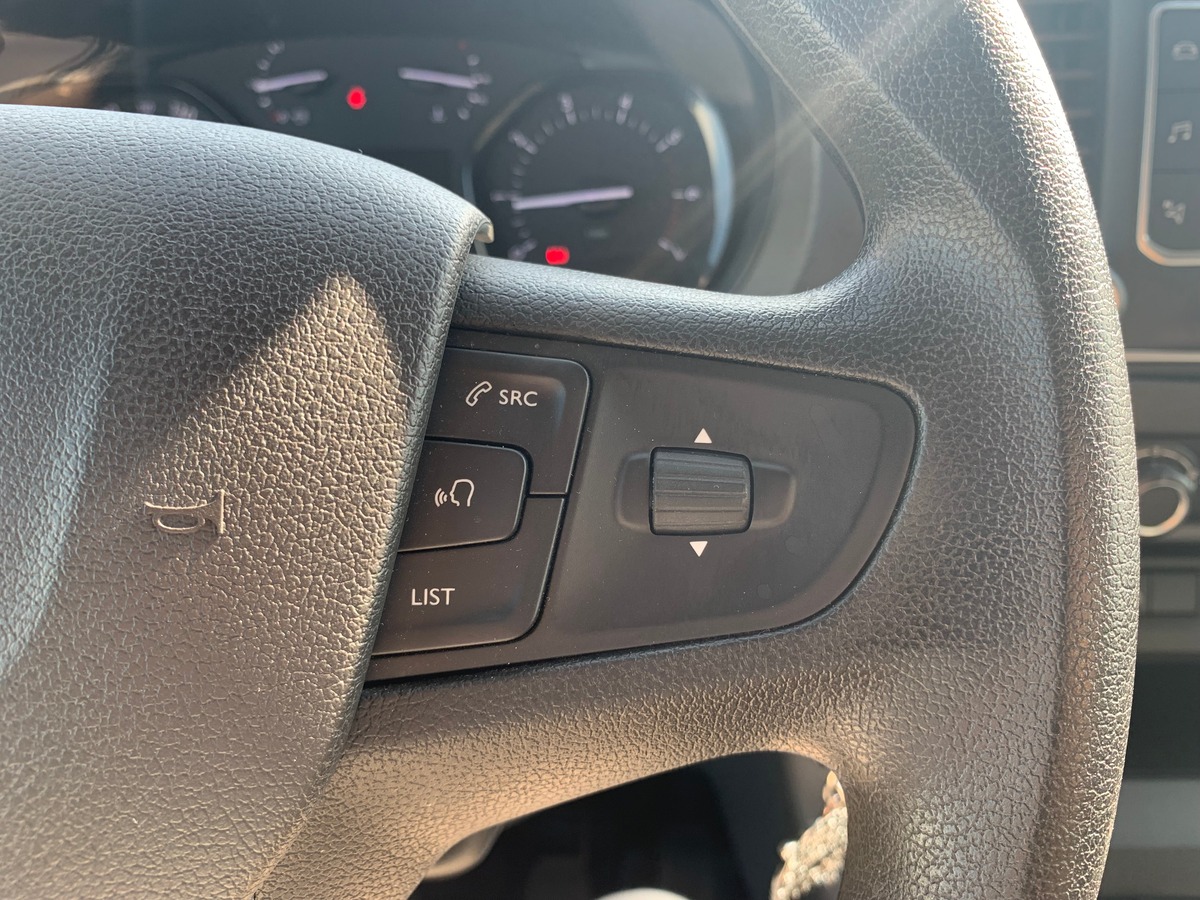 Toyota ProAce 122 ch | Business | Medium | 3 Places | Régulateur vitesse | GPS | Bluetooth | Radar