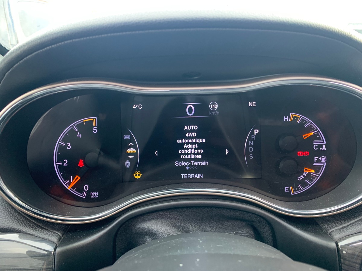 Jeep Grand Cherokee 250 ch | Overland | Toit ouvrant panoramique | Caméra de recul | Attelage