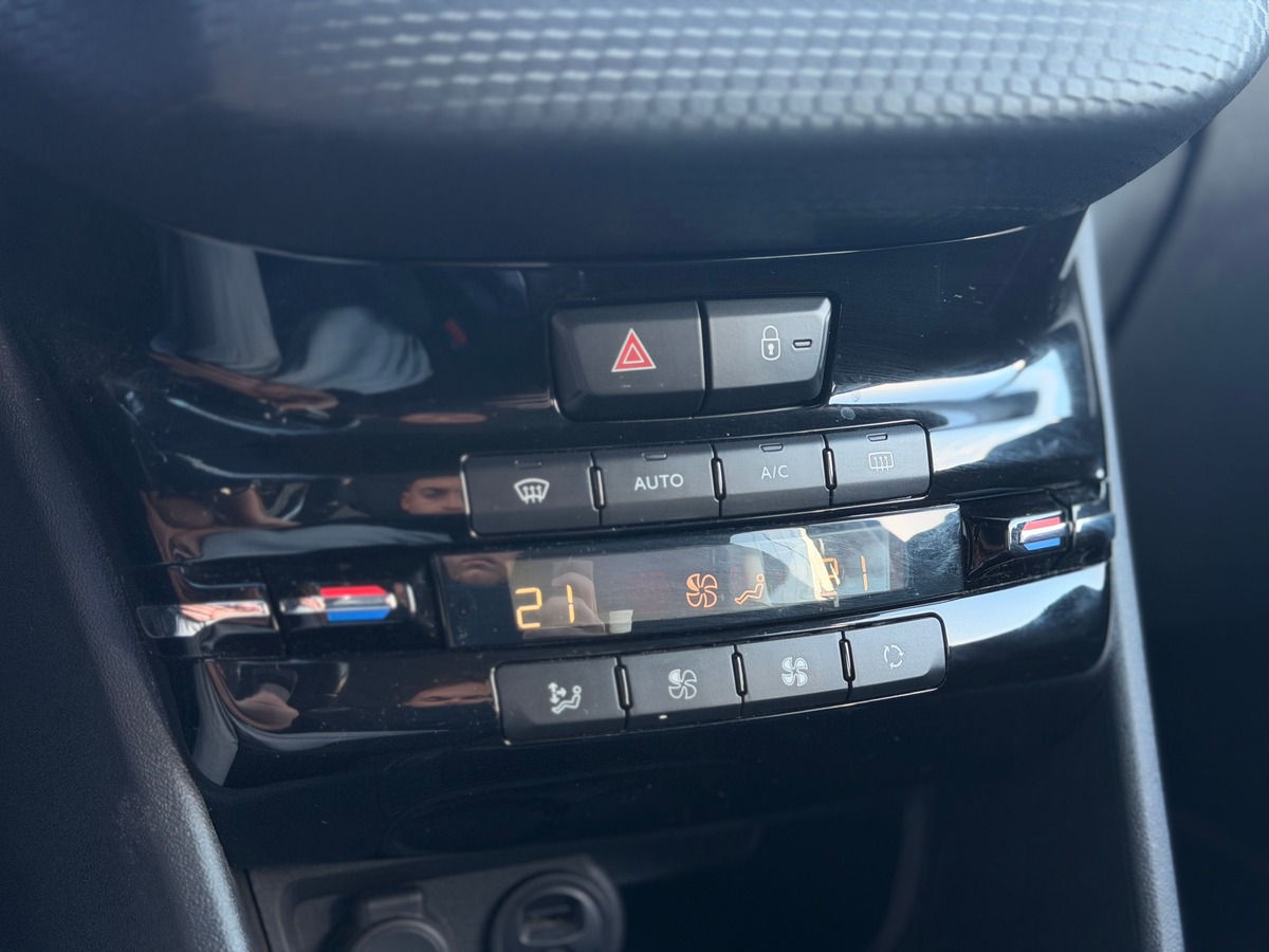 Peugeot 208 Allure 1.2 110 cv BVM5 - Distribution OK / 1ère main