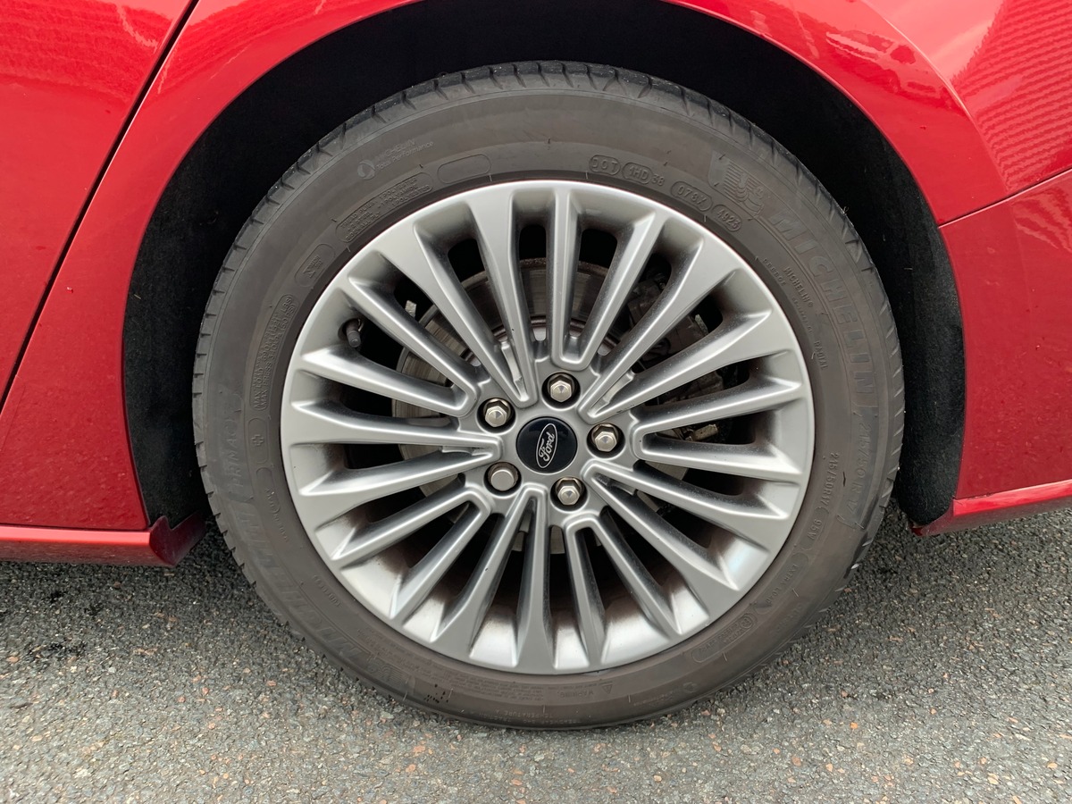 Ford FOCUS SW 120 ch | Vignale | Toit ouvrant panoramique | Apple car play Android auto | Attelage