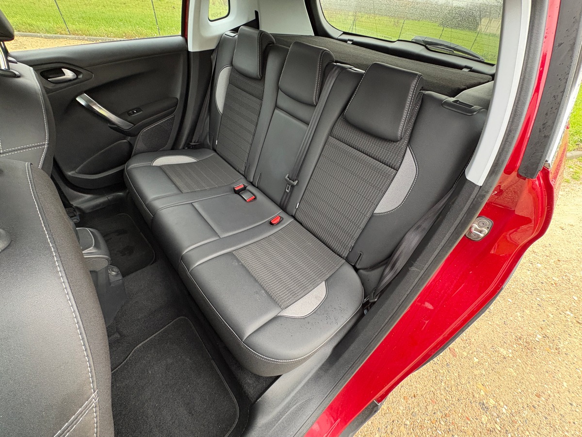 Peugeot 2008 1.2 110CH  Version ALLURE