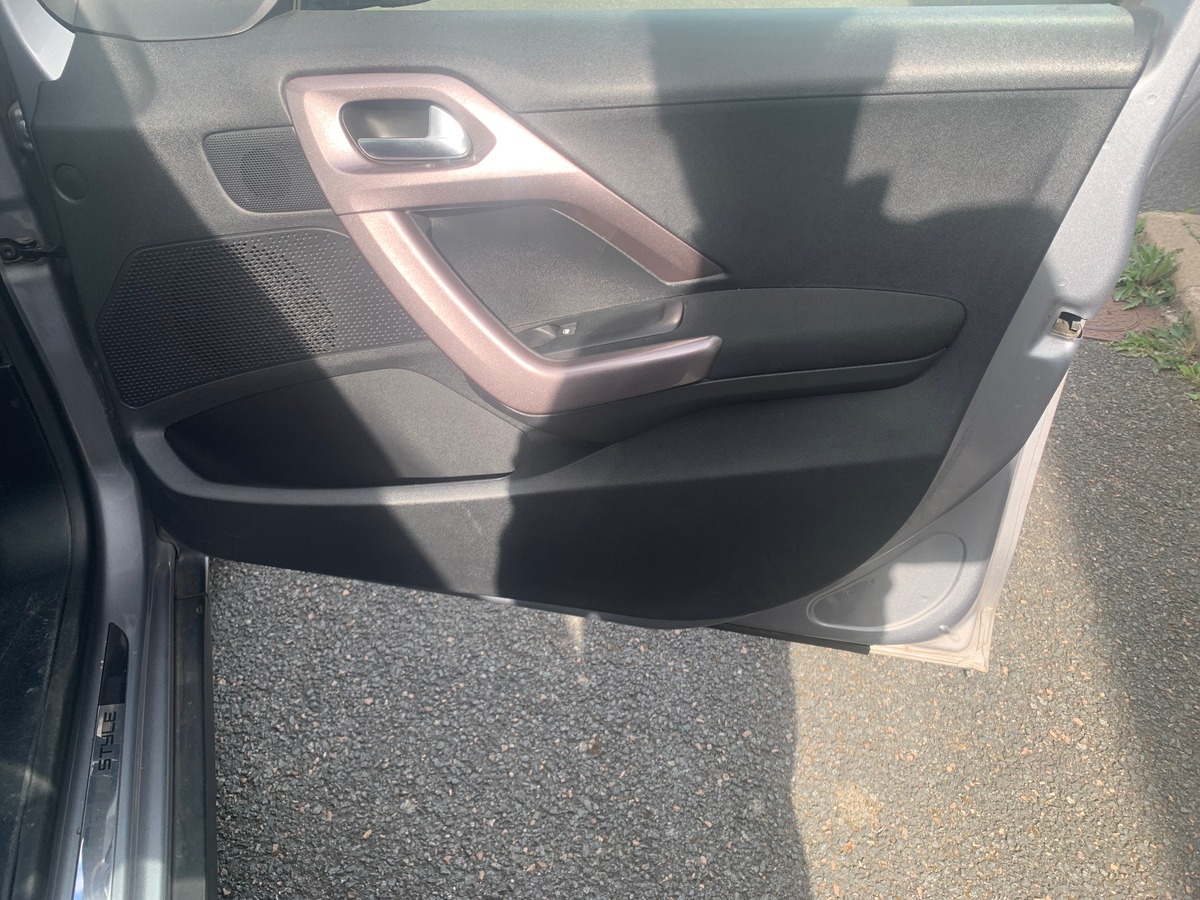 Peugeot 2008 100 ch | Style | Régulateur de vitesse | GPS | Bluetooth | Radar arriére | Barres toit