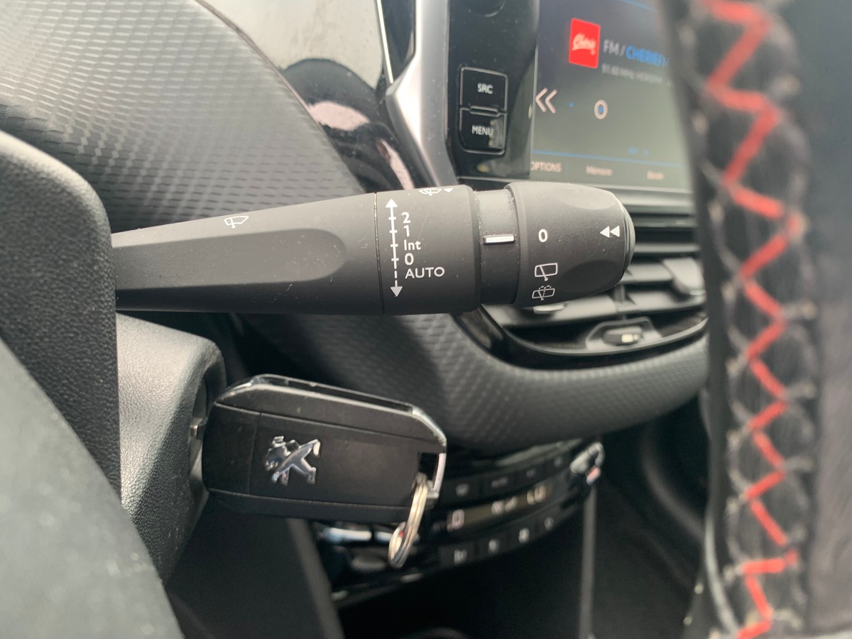 Peugeot 208 110 ch | GT Line | Régulateur de vitesse | Apple car Play Android Auto