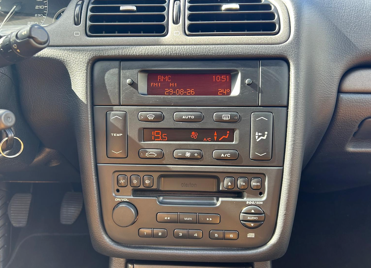 Peugeot 406 Coupé 2.0 16s (135 ch)
