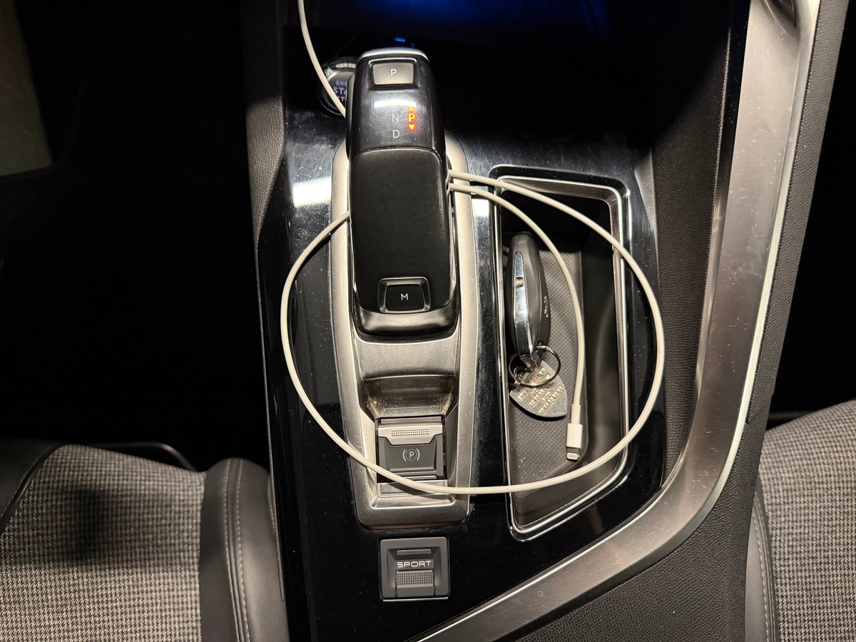 Peugeot 3008 1.5 hdi Allure Cock Pit / Hayon Electrique / Carplay Android / Caméra de Recul