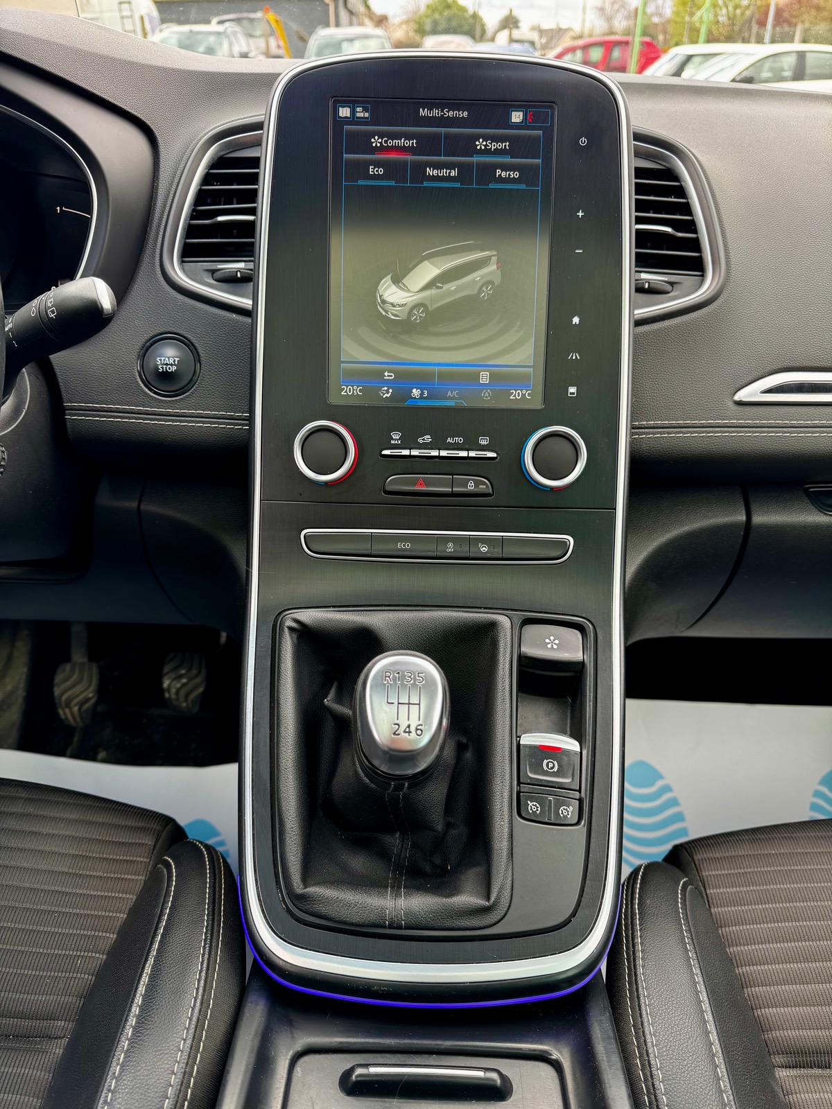 RENAULT Grand Scenic IV BLUE DCI 120 CV INTENS 7 PLACES AFFICHEUR TÊTE HAUTE / TOIT PANO / CAMÉRA