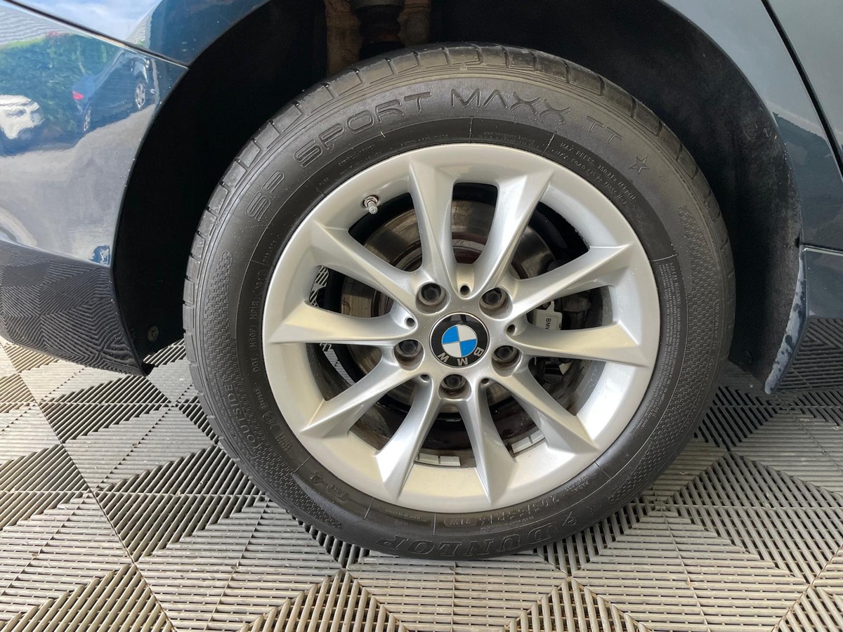 Bmw Série 1 116 i 136 cv URBAN   PREMIERE MAIN
