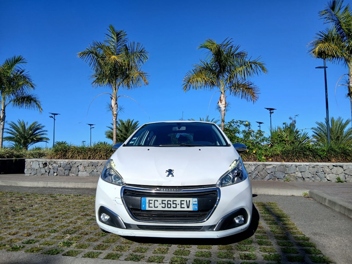 Peugeot 208 I 1.6 HDI / BLUEHDI 75 STYLE