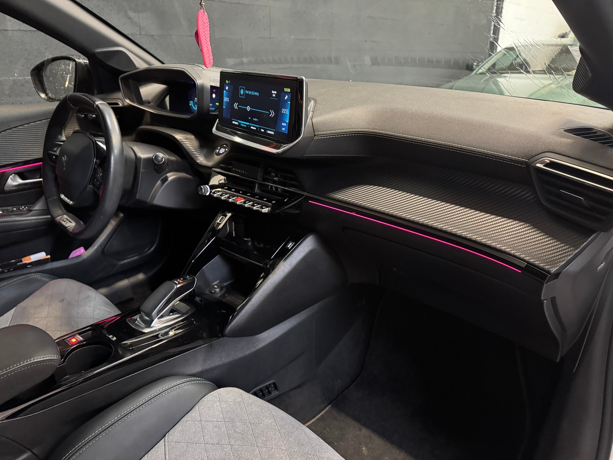 Peugeot 208 e-208 136ch GT