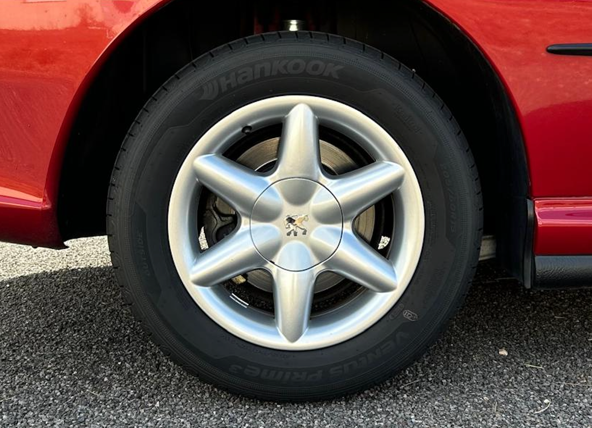 Peugeot 406 Coupé 2.0 16s (135 ch)