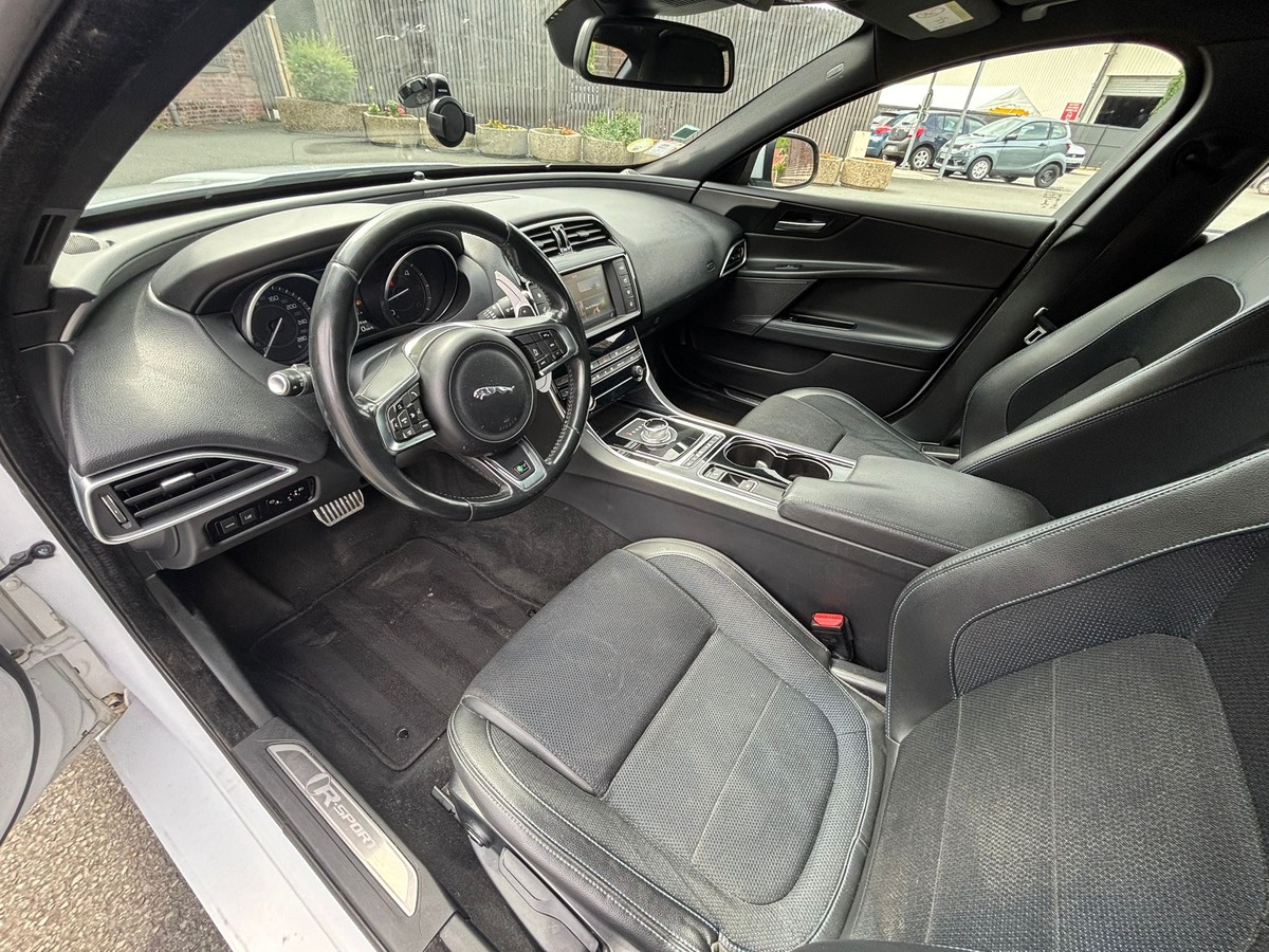 Jaguar XE 2.0D 180 R-SPORT BVA