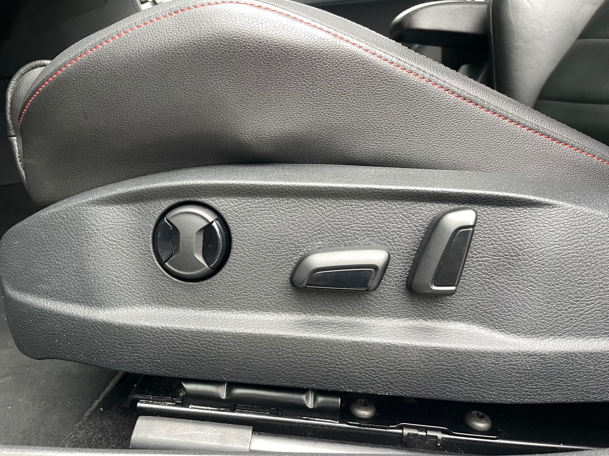 Volkswagen Golf GTI 230