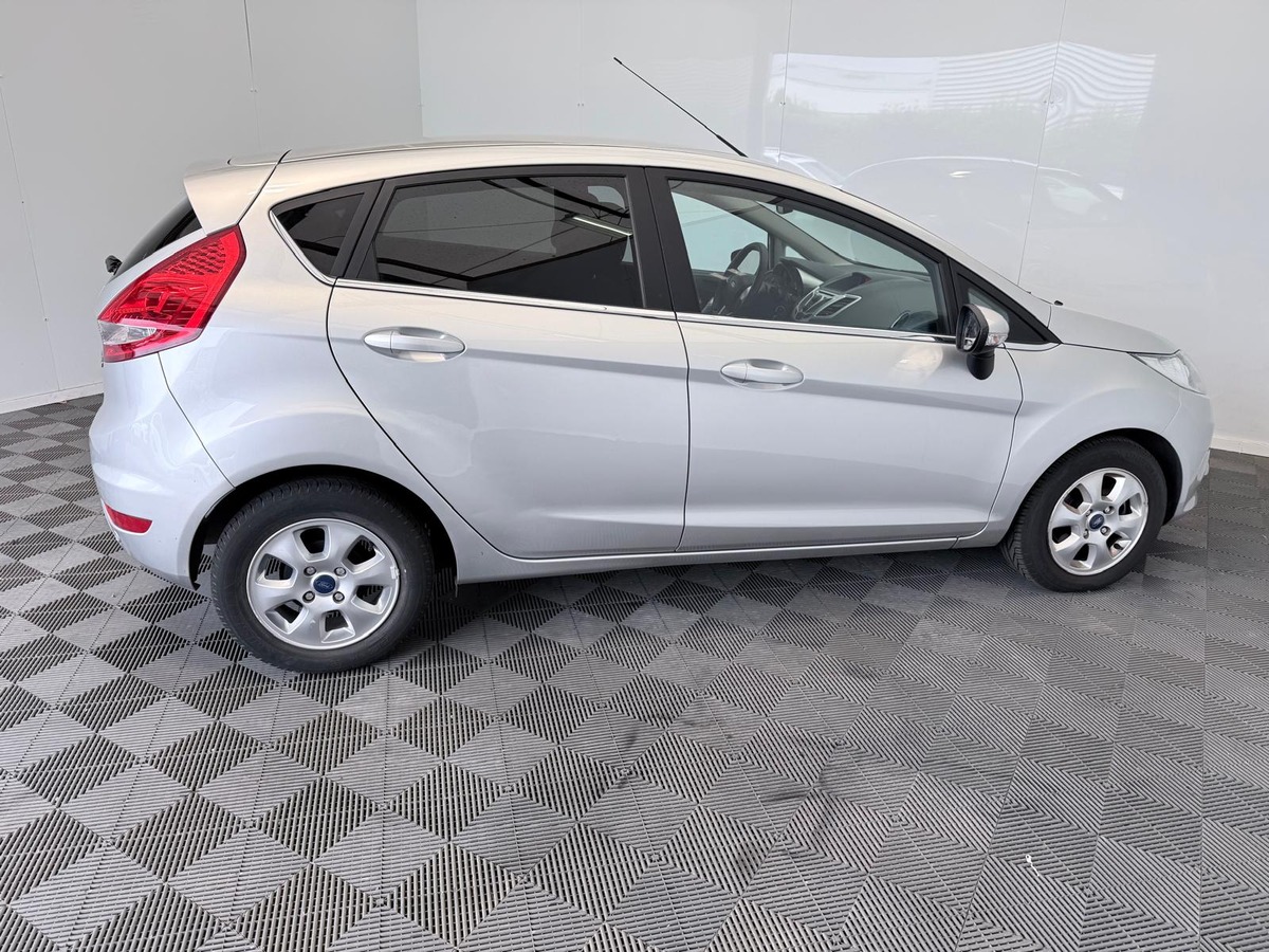 Ford Fiesta 1.6 TDCI 95   Titanium  Première main