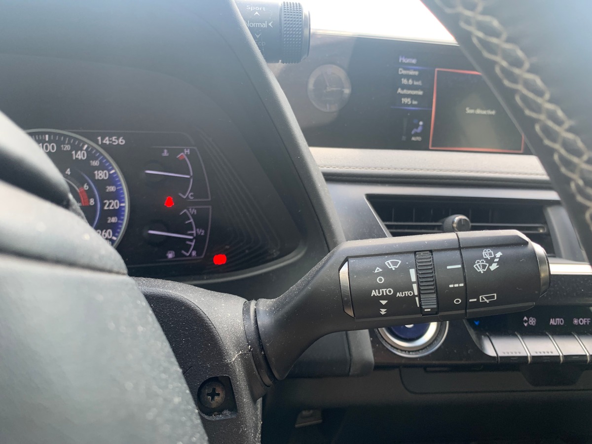 Lexus UX 250 | 184 ch | Pack Confort | Apple car Play | Caméra recul | Régulateur vitesse adaptatif