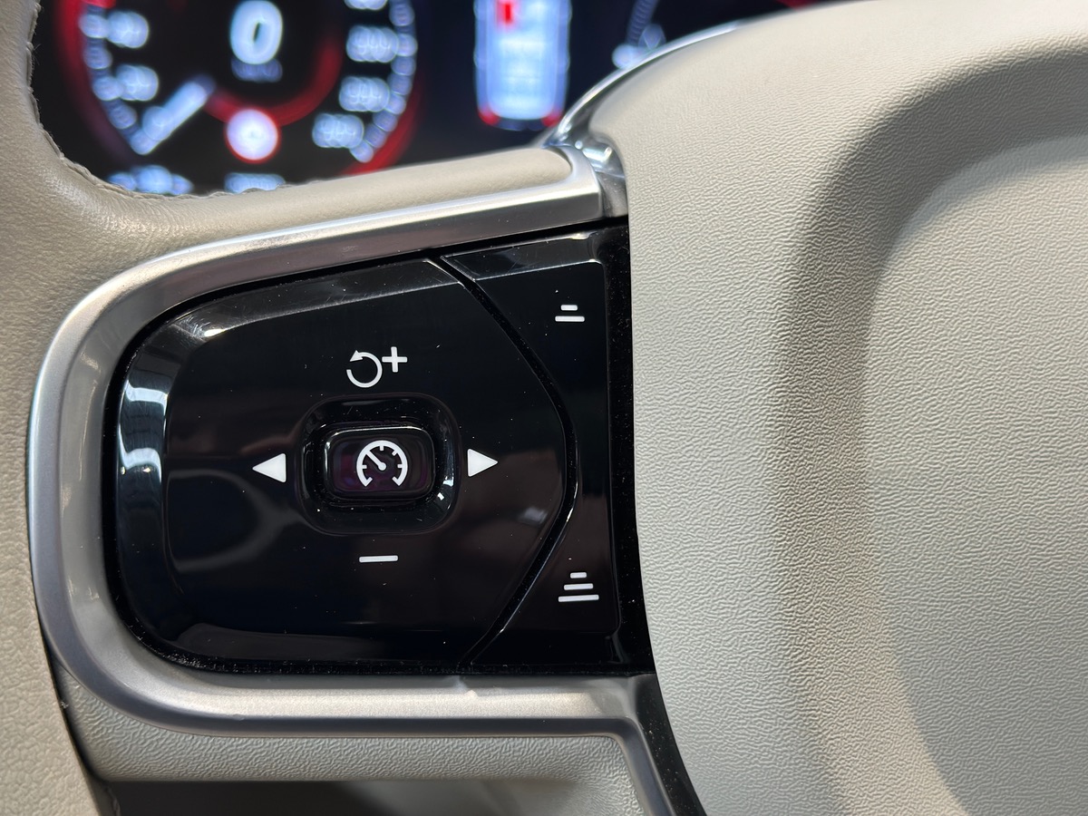 Volvo XC90 T8 Recharge Inscription Luxe AWD - 7 PLACES - 1ère Main - Attelage - FULL OPTIONS