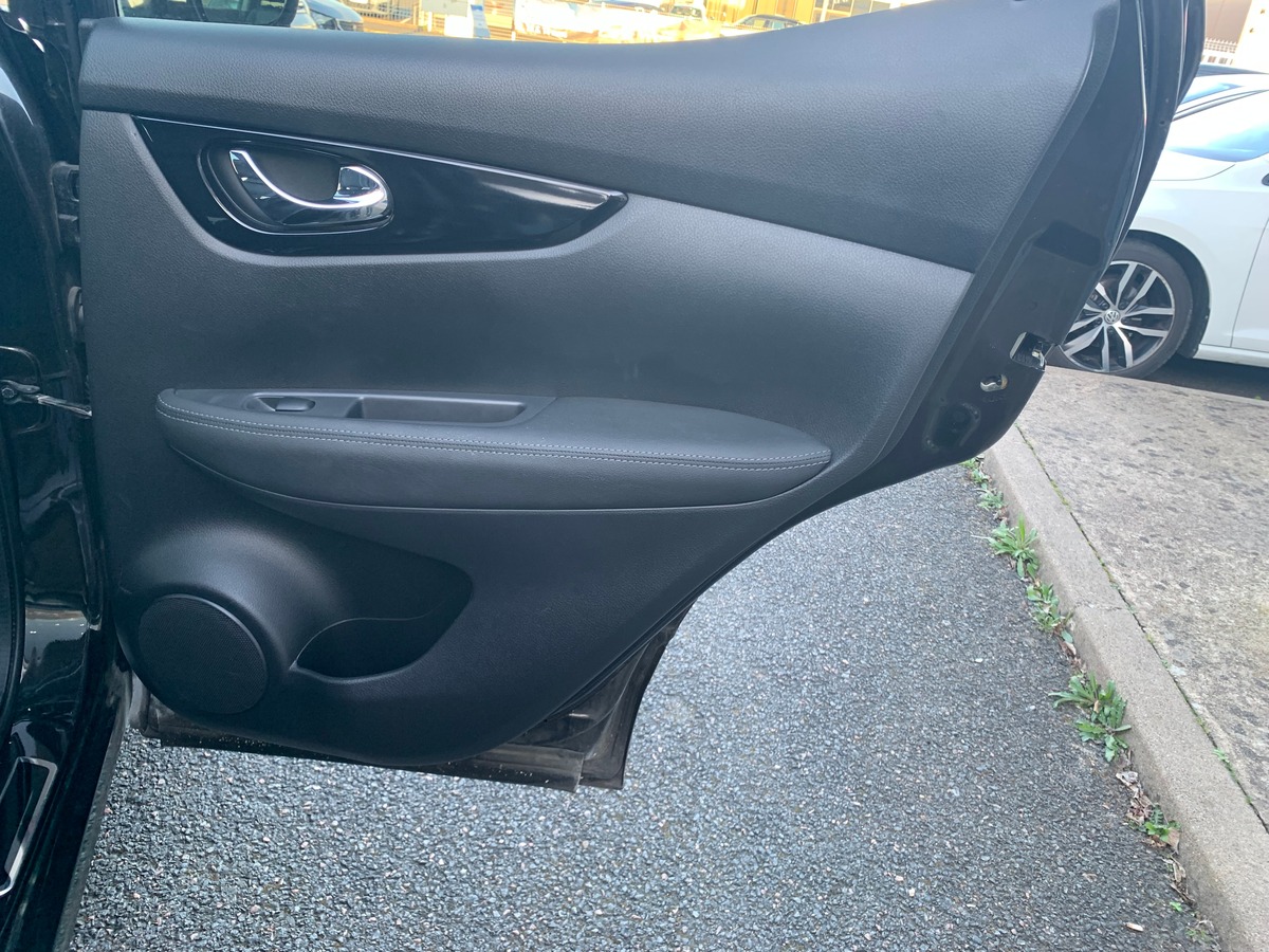 Nissan Qashqai 130 ch | Black edition | Caméra vue panoramique 360° | Toit panoramique | Jantes Alu