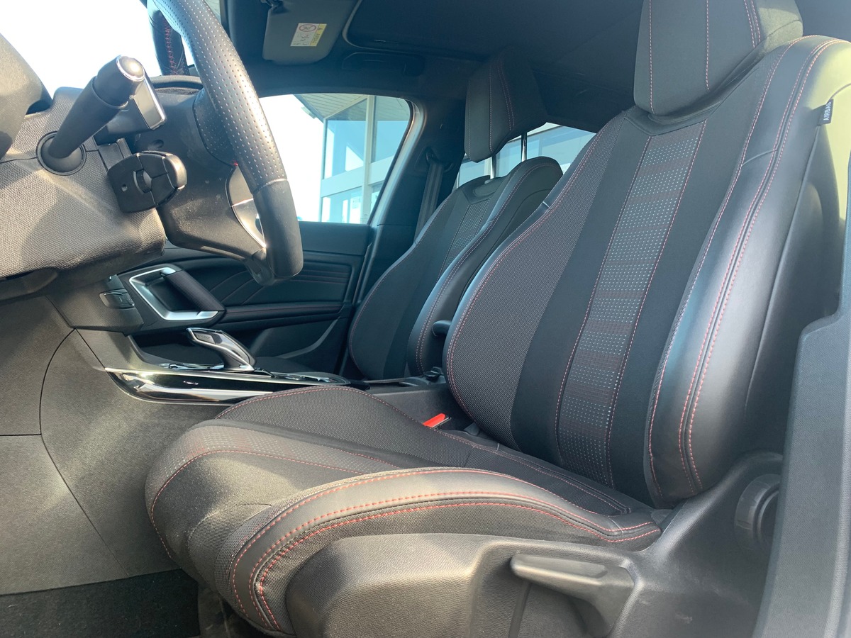 Peugeot 308 130 ch | GT Line | Toit panoramique | Apple car play | Avertisseur angles morts | Radars
