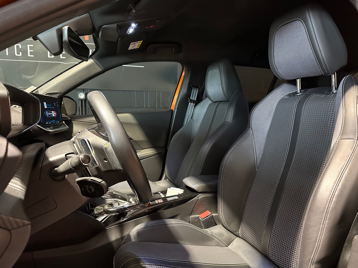Peugeot 2008 GT LINE 1ERE MAIN