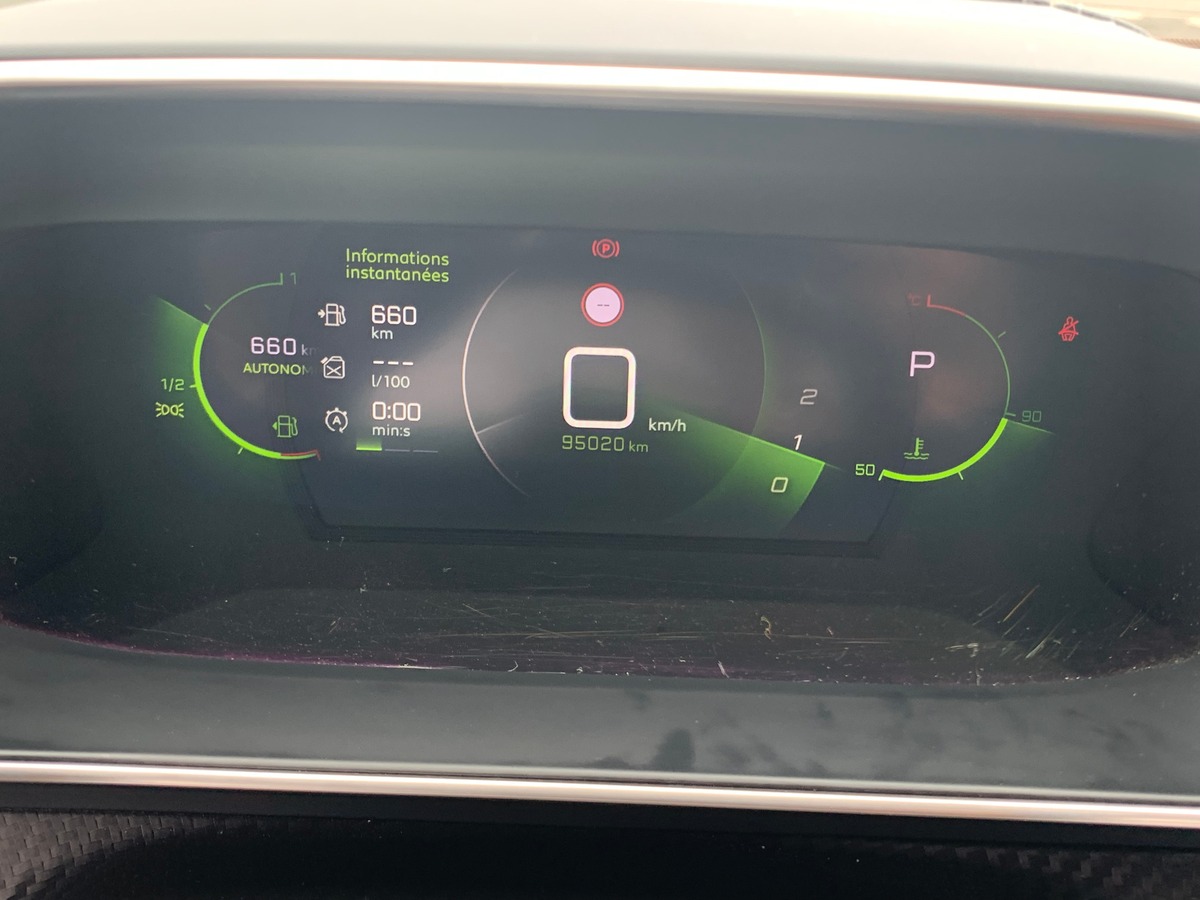 Peugeot 2008 130 chevaux | GT | Caméra de recul | Apple car Play | GPS | Palettes au volant