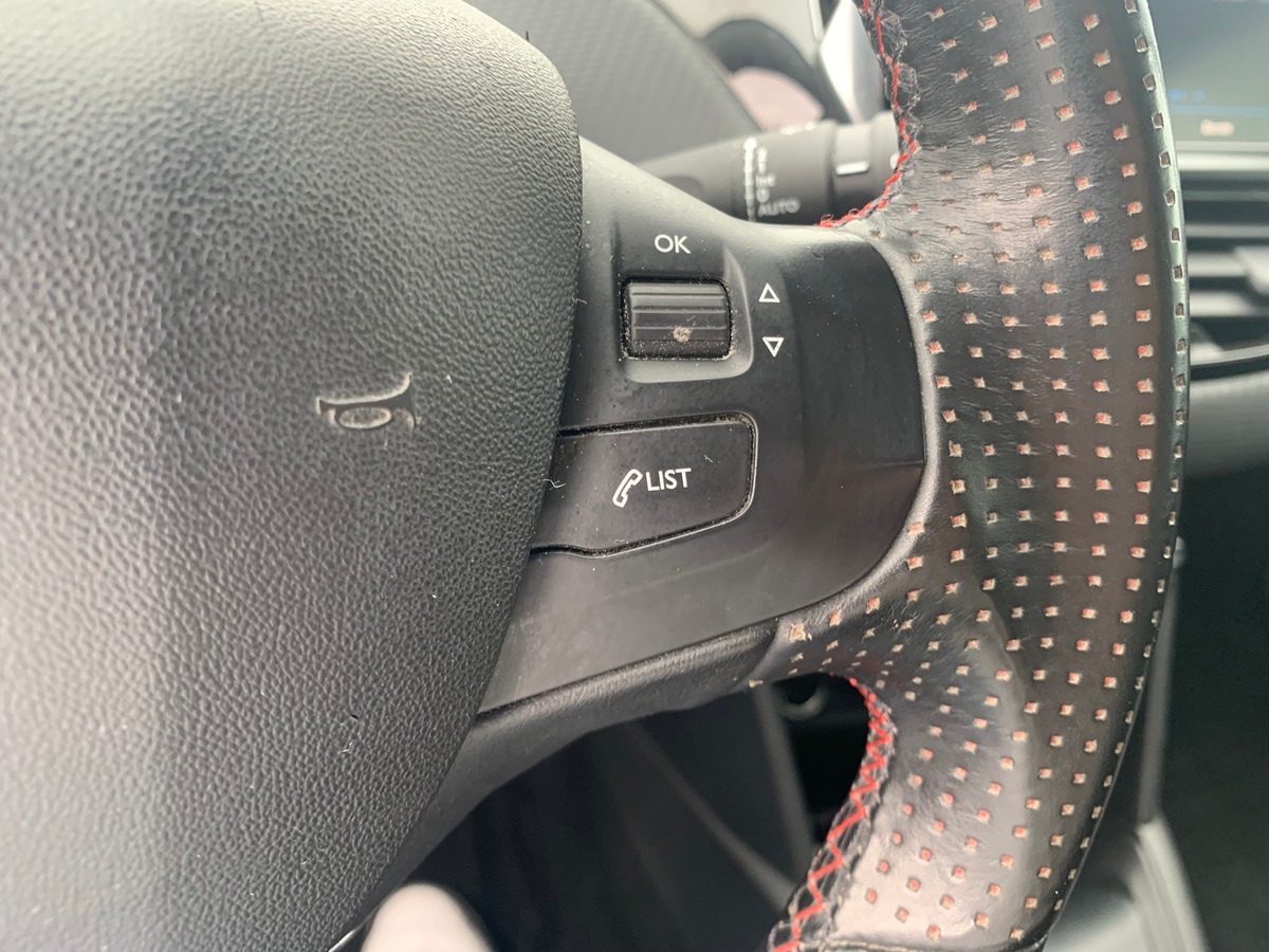 Peugeot 208 110 ch | GT Line | Régulateur de vitesse | Apple car Play Android Auto